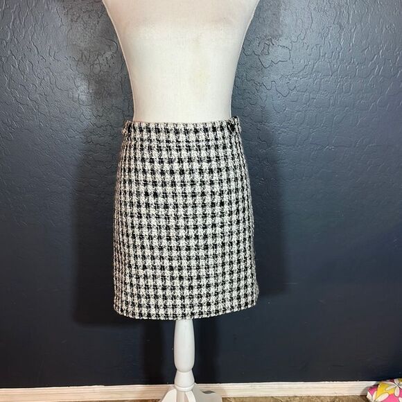 White House Black Market Dresses & Skirts - White‎ House Black Market Black and White Pencil Mini Skirt